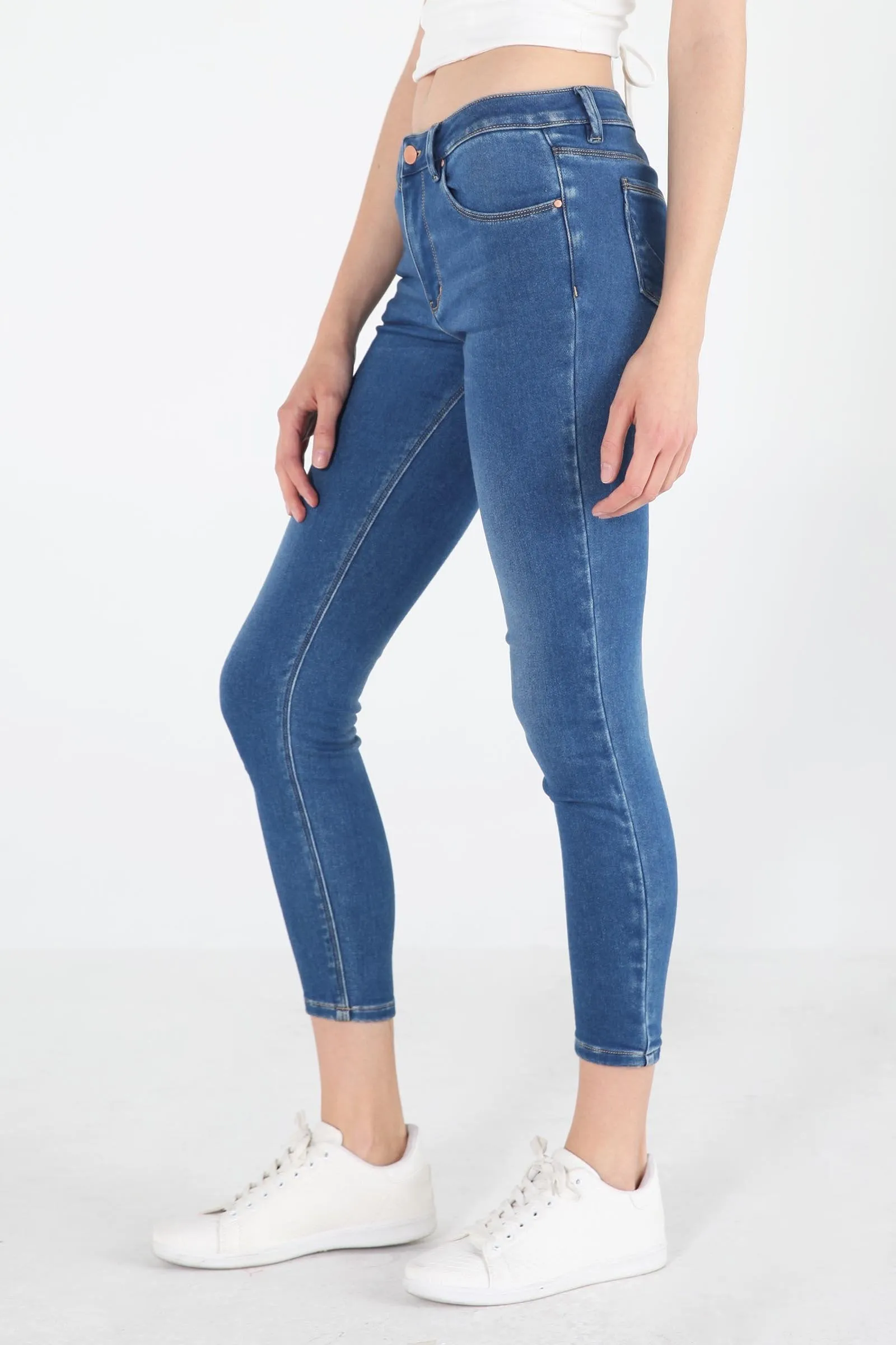 Mid Rise Jeans In Medium Wash